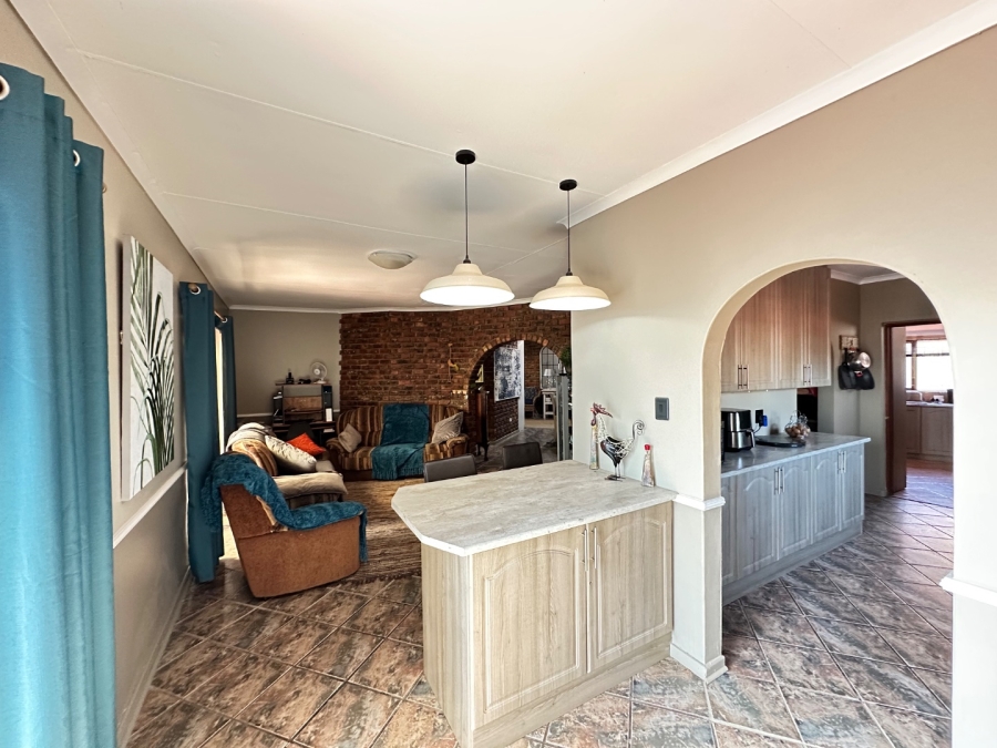 6 Bedroom Property for Sale in Heiderand Western Cape